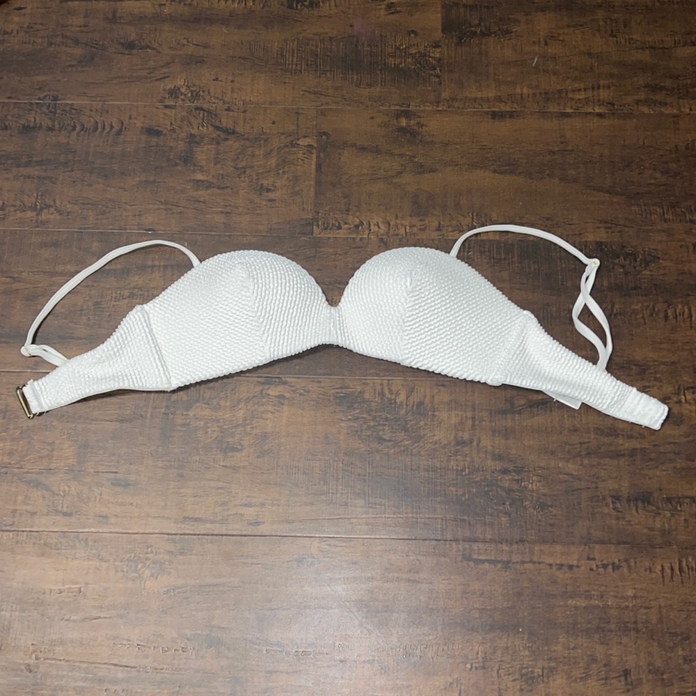 H&M white textured bikini top size 32B